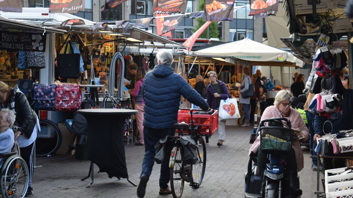 Markt Houten / Veel vers, veel voordeel en veel gezelligheid