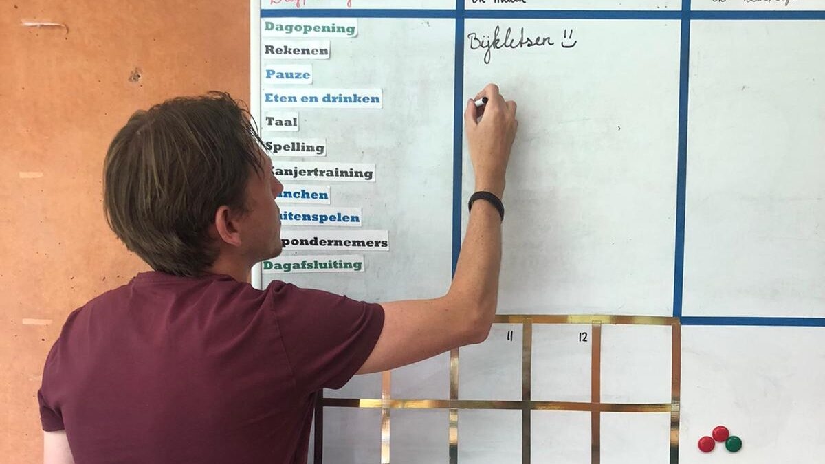 Schooldag van meester Jan Douwe in Corona-tijd